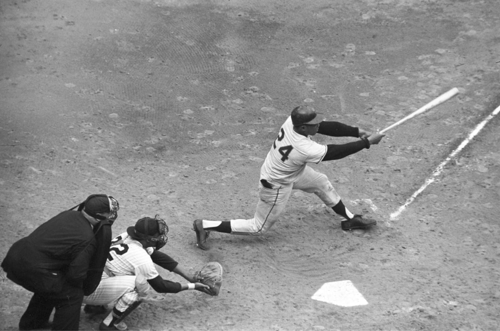 Neil Leifer, Aerial of San Francisco Giants center fielder Willie Mays swinging against the New York Yankees during Game 4 of the 1962 World Series at Yankee Stadium. The Bronx, New Yor, 1962