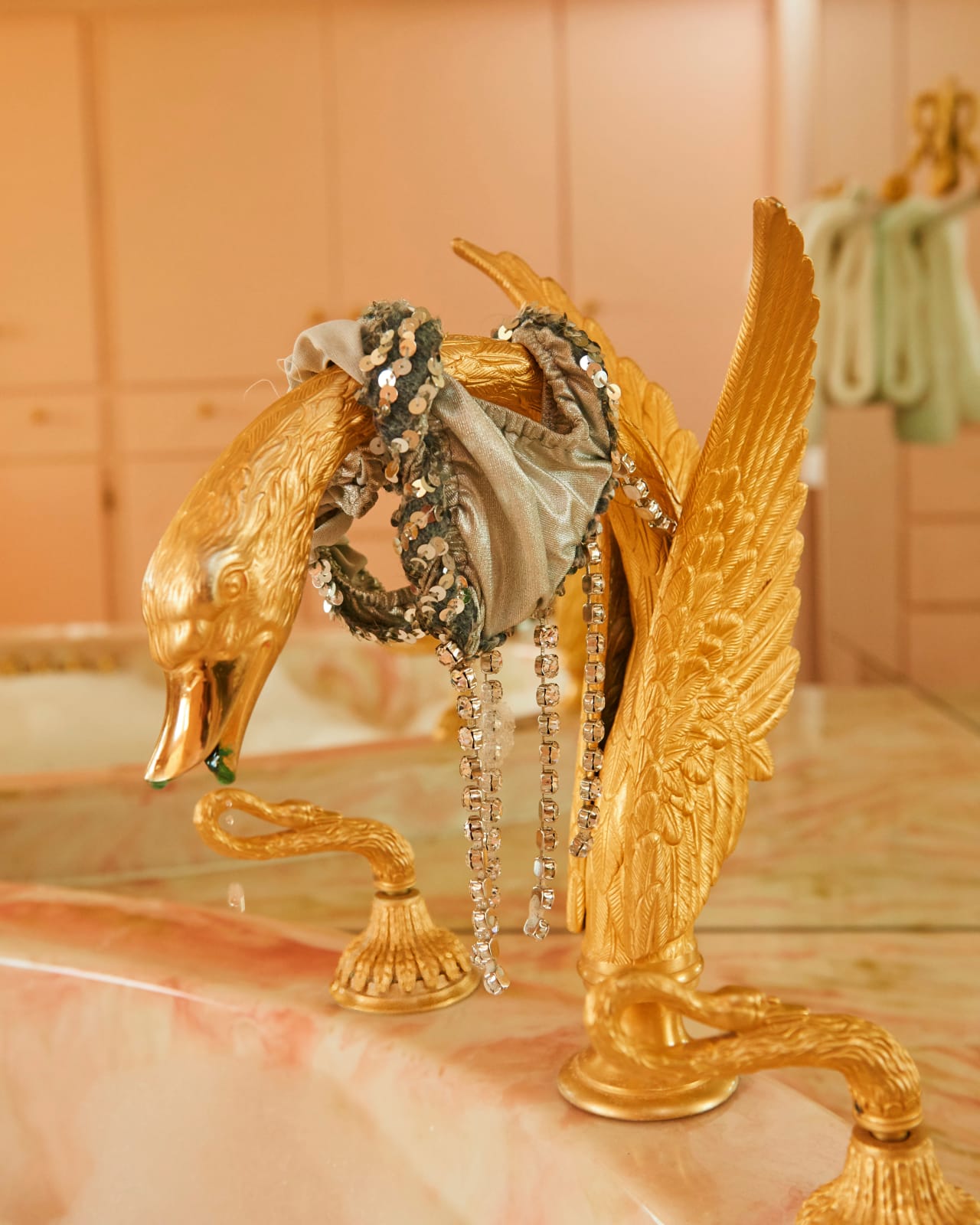 Jane Hilton, Golden Swan, 2022