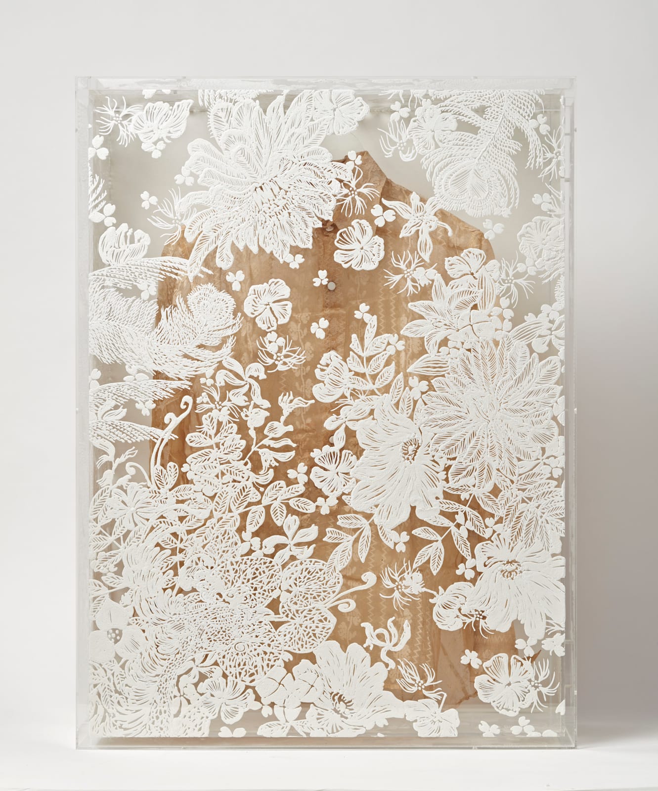 大卷伸嗣, 《迴響- 水晶計畫 白色上衣》 Echoes Crystallization-White Shirt, 2014