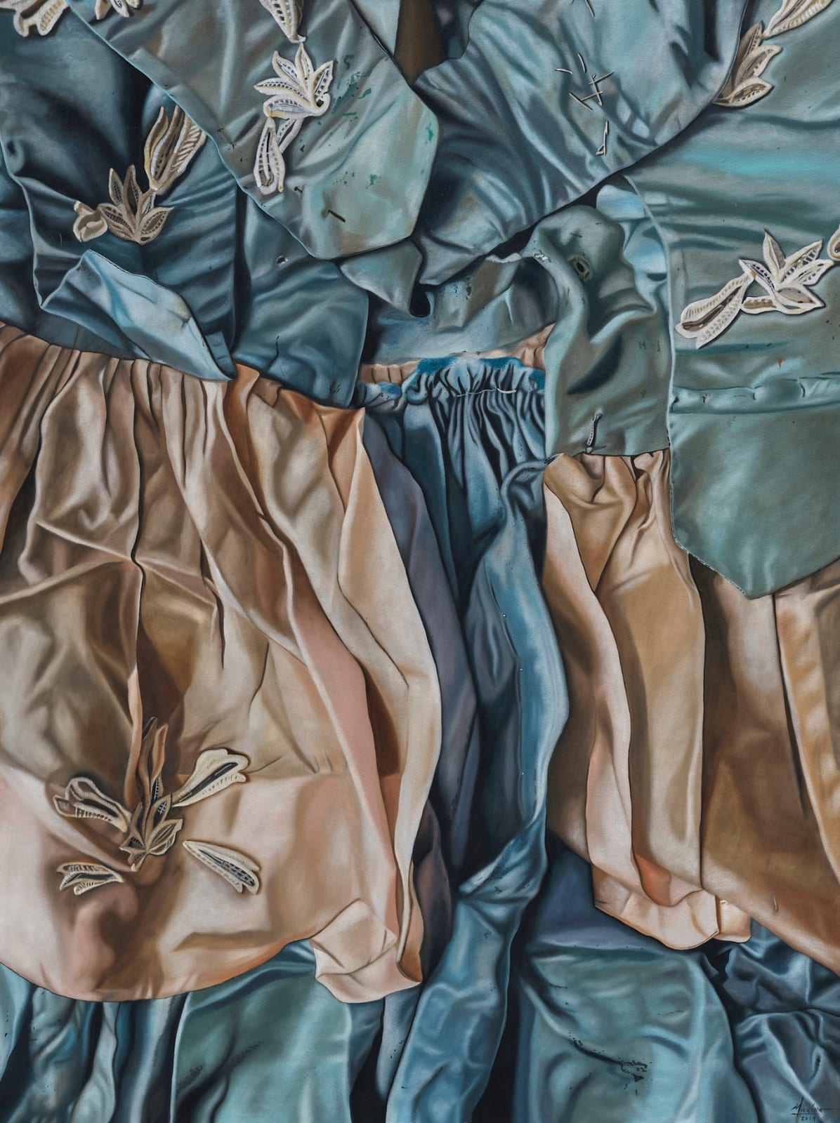 瑪莉娜．克魯斯, 《衣膚 III:藍和鮭魚粉紅與別針》 Fabric Skin III: Blue and Salmon Pink with Pin, 2019