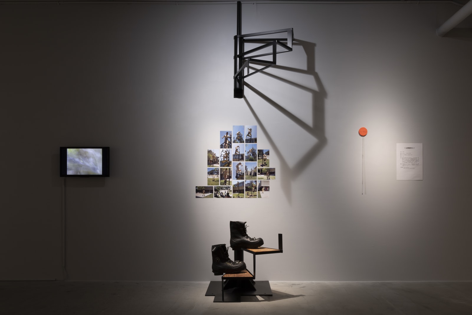 石晉華, 《走樓梯的人》 Stairway Walker, 1996