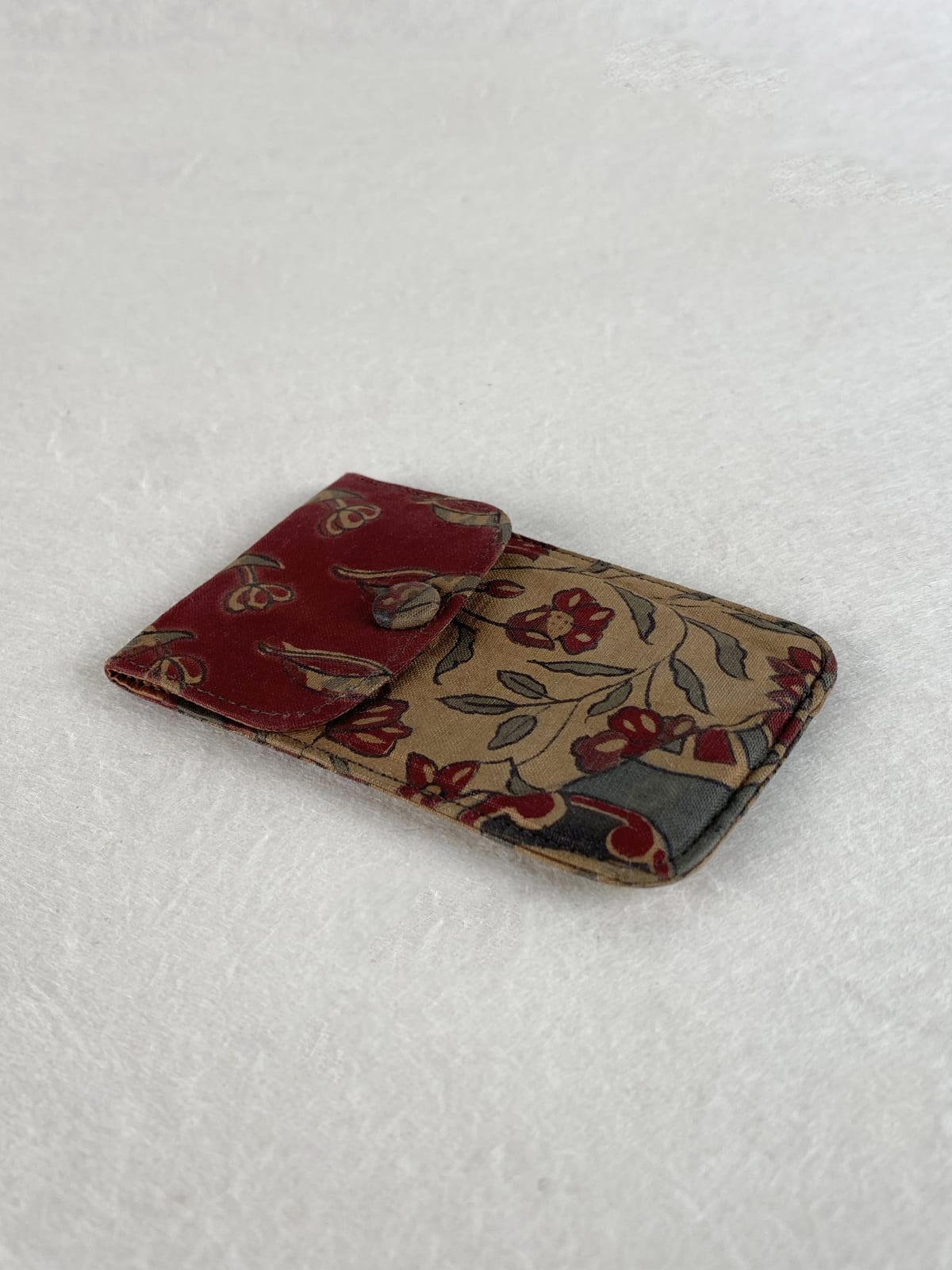 artisan's name unknown, Small Case with Floral Pattern, Taisho Era (1912-1926)