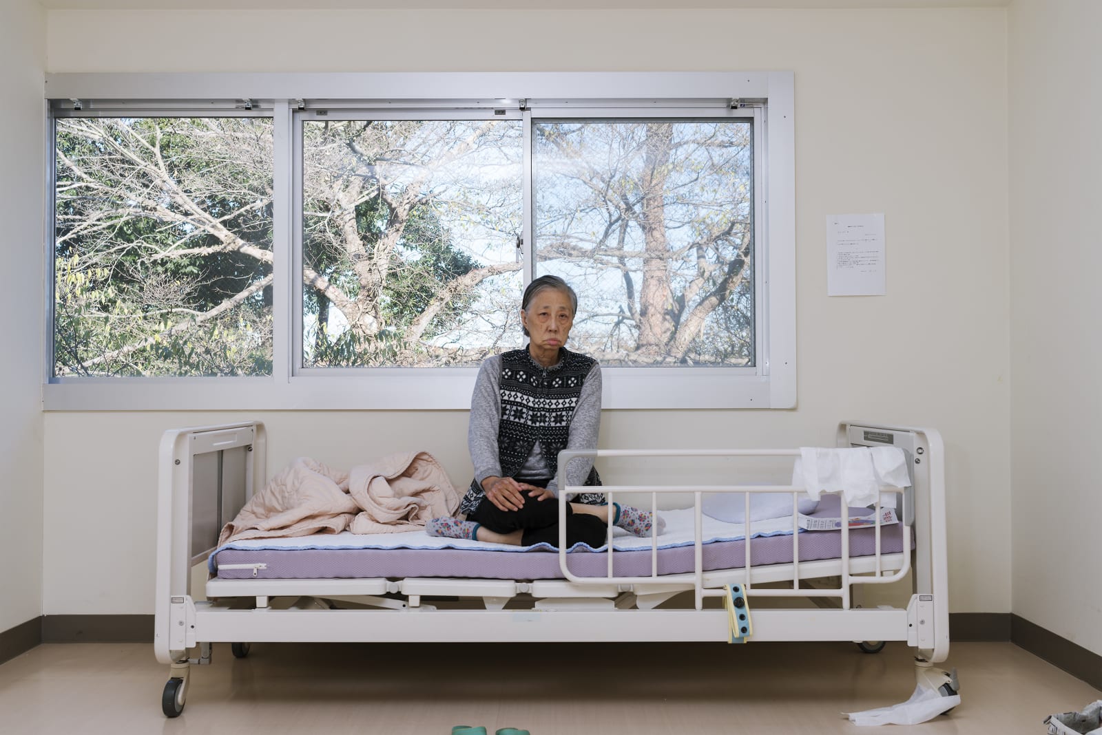 Takahiro Kaneyama, My Mother in an Isolation Room at Her Hospital After Water Intoxication 1, 2016