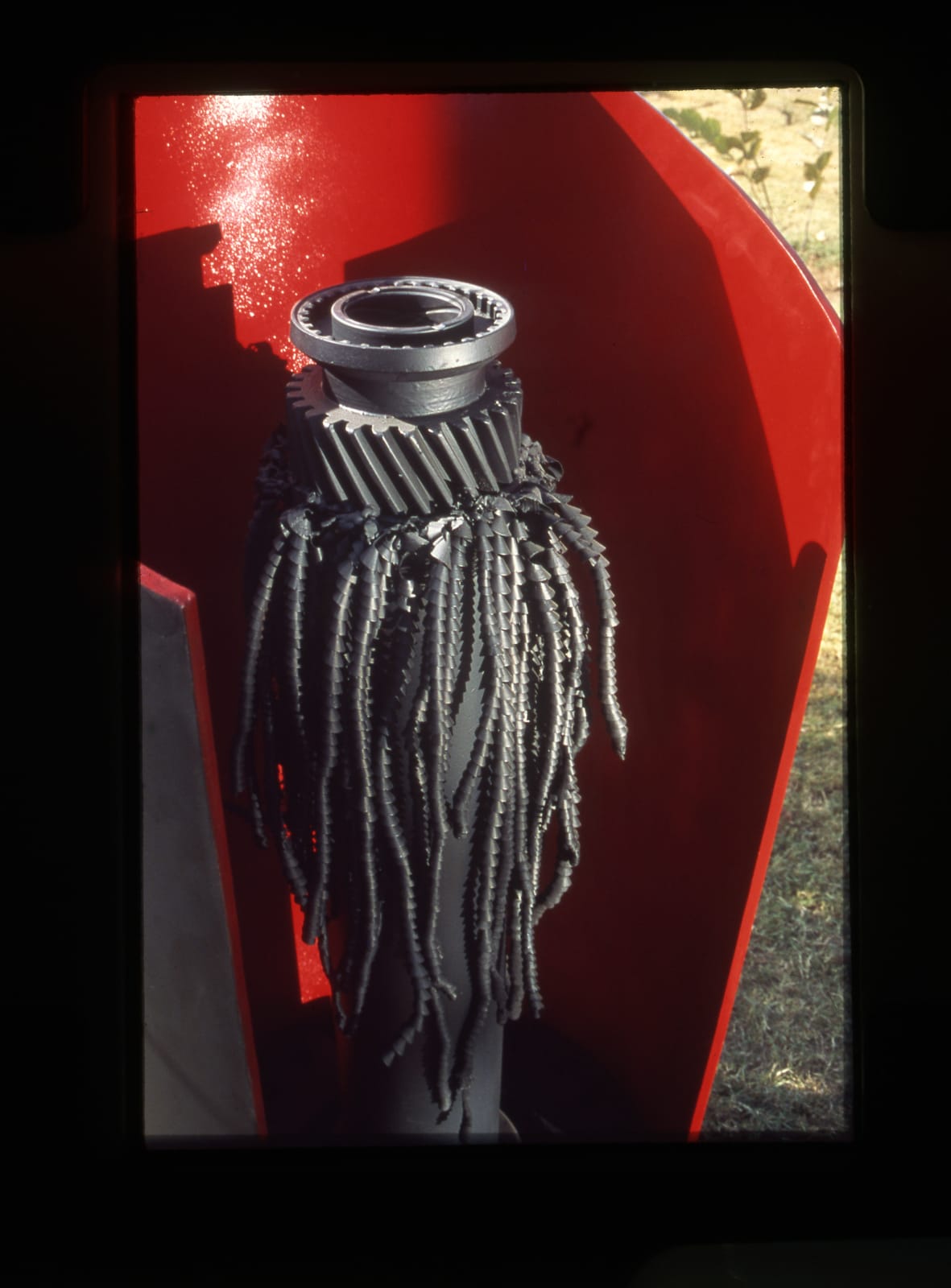 Mrinalini Mukherjee, RED AND BLACK STEEL SCULPTURE