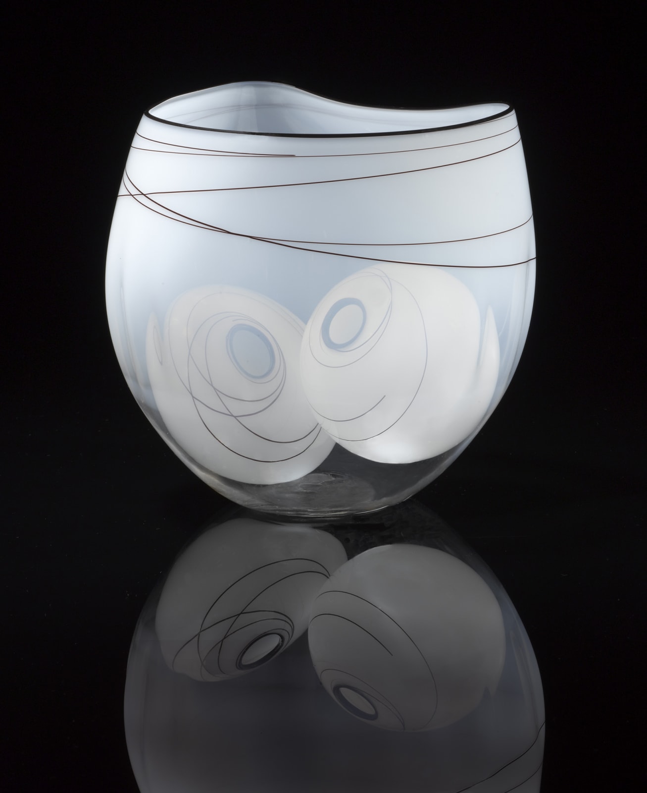Dale Chihuly, Ivory Luster Basket