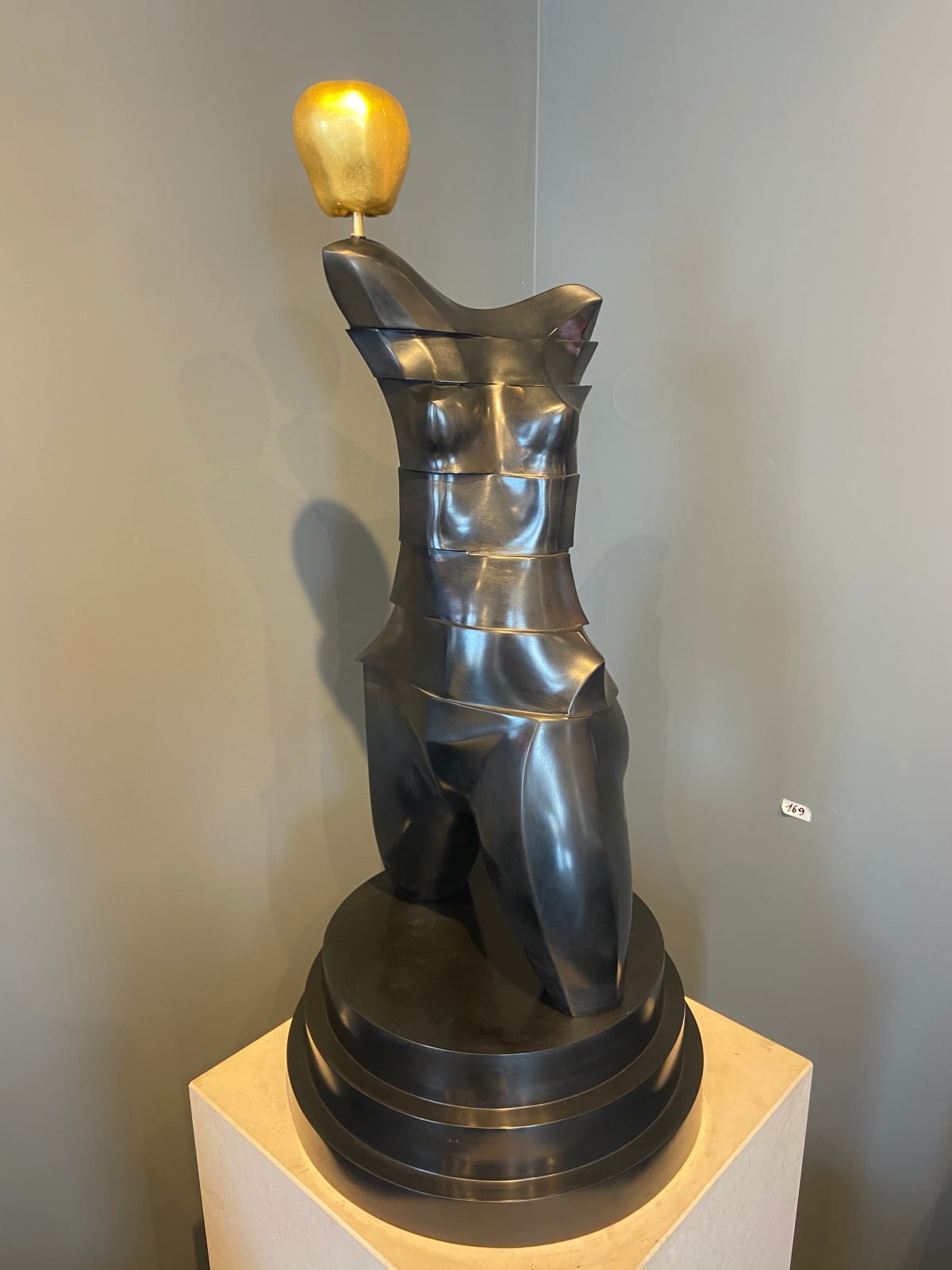 Isaac Kahn, Torso Nero