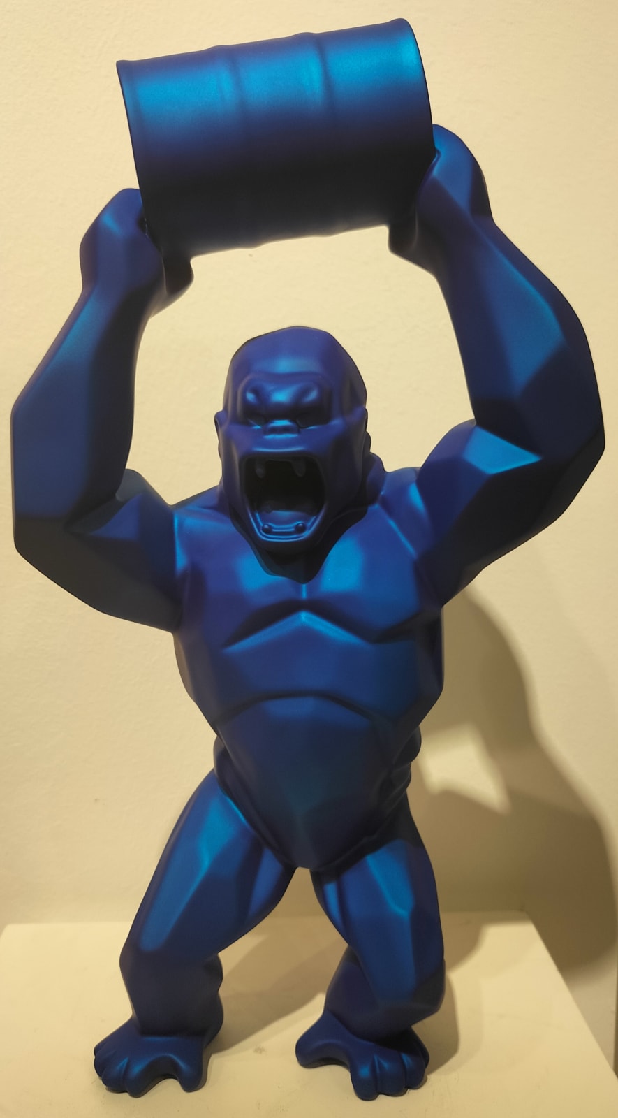 Richard Orlinski, Wild Kong Avec Baril Bleu Metallictic