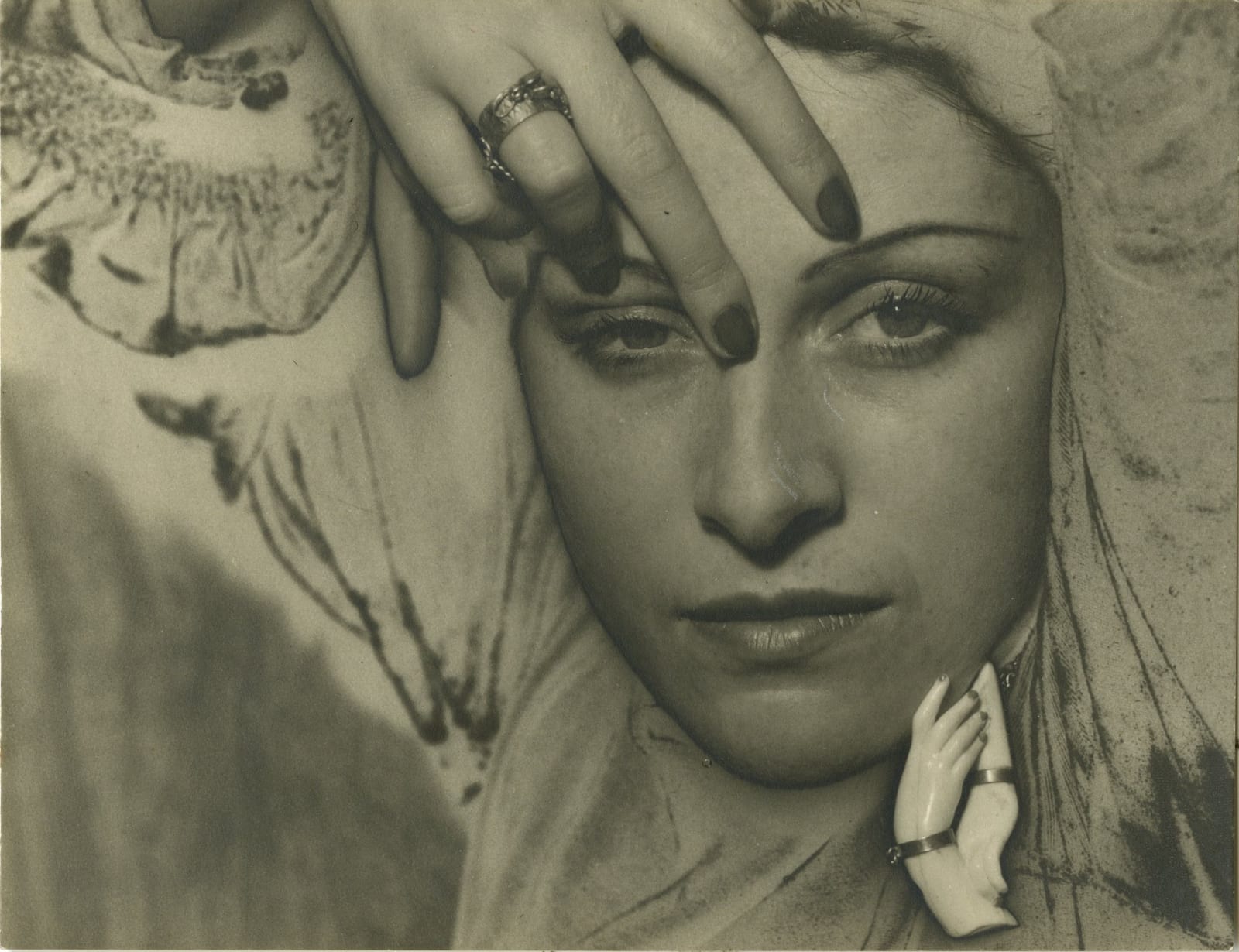 Man Ray Dora Maar Tirage argentique d'époque solarisé 8,4 x 6,4 cm (disponible) 8,4 x 6,4 cm (available)