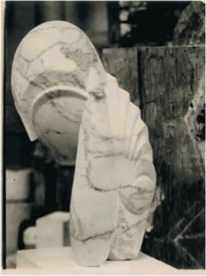 Constantin Brancusi Mademoiselle Pogany II, vue de profil tirage argentique d'époque 26,6 x 19,7 cm 10 1/16 x 7 1/4 in