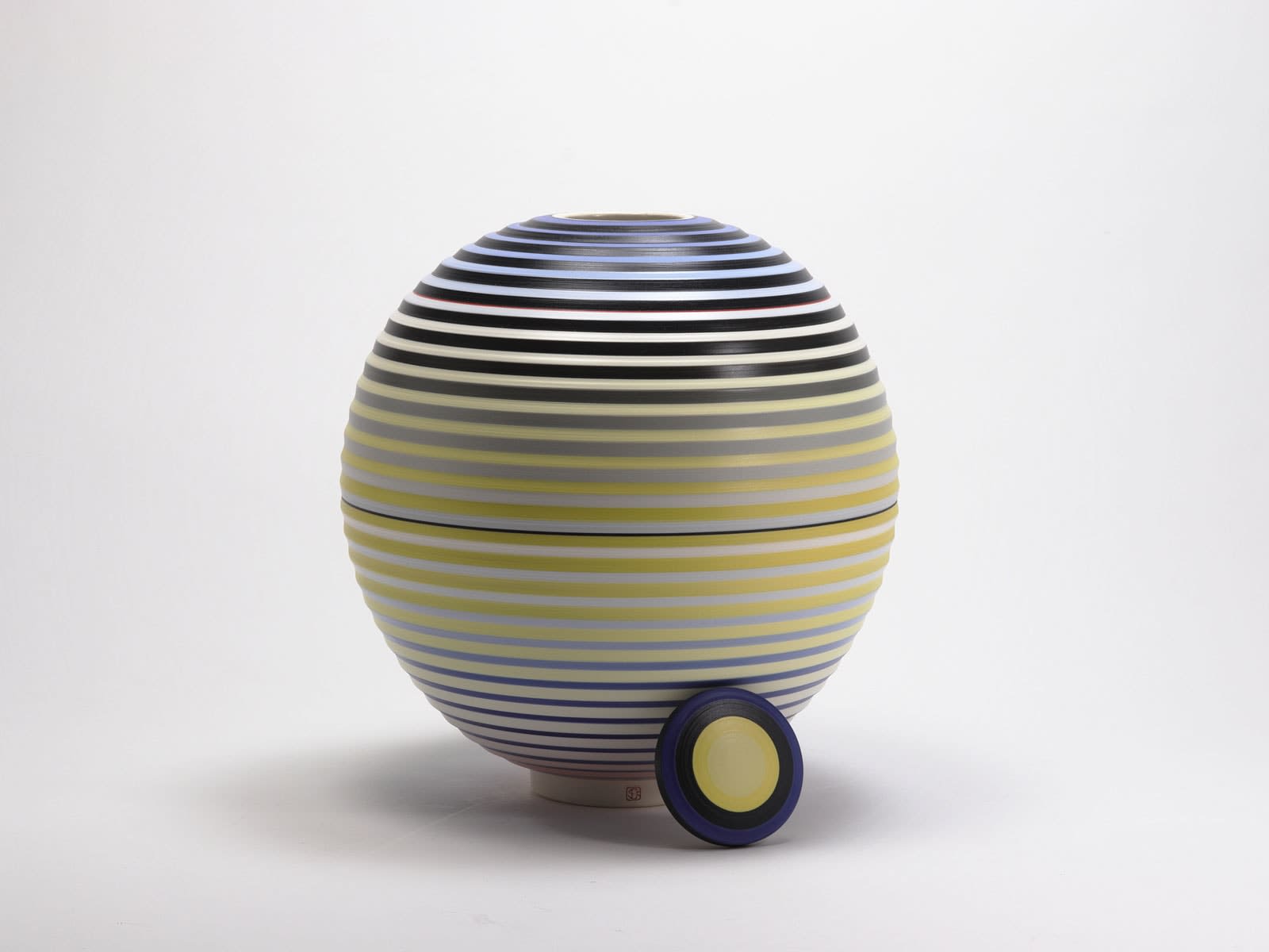 Jin Eui Kim, OPject - Spherical Form with Lid IX, 2025