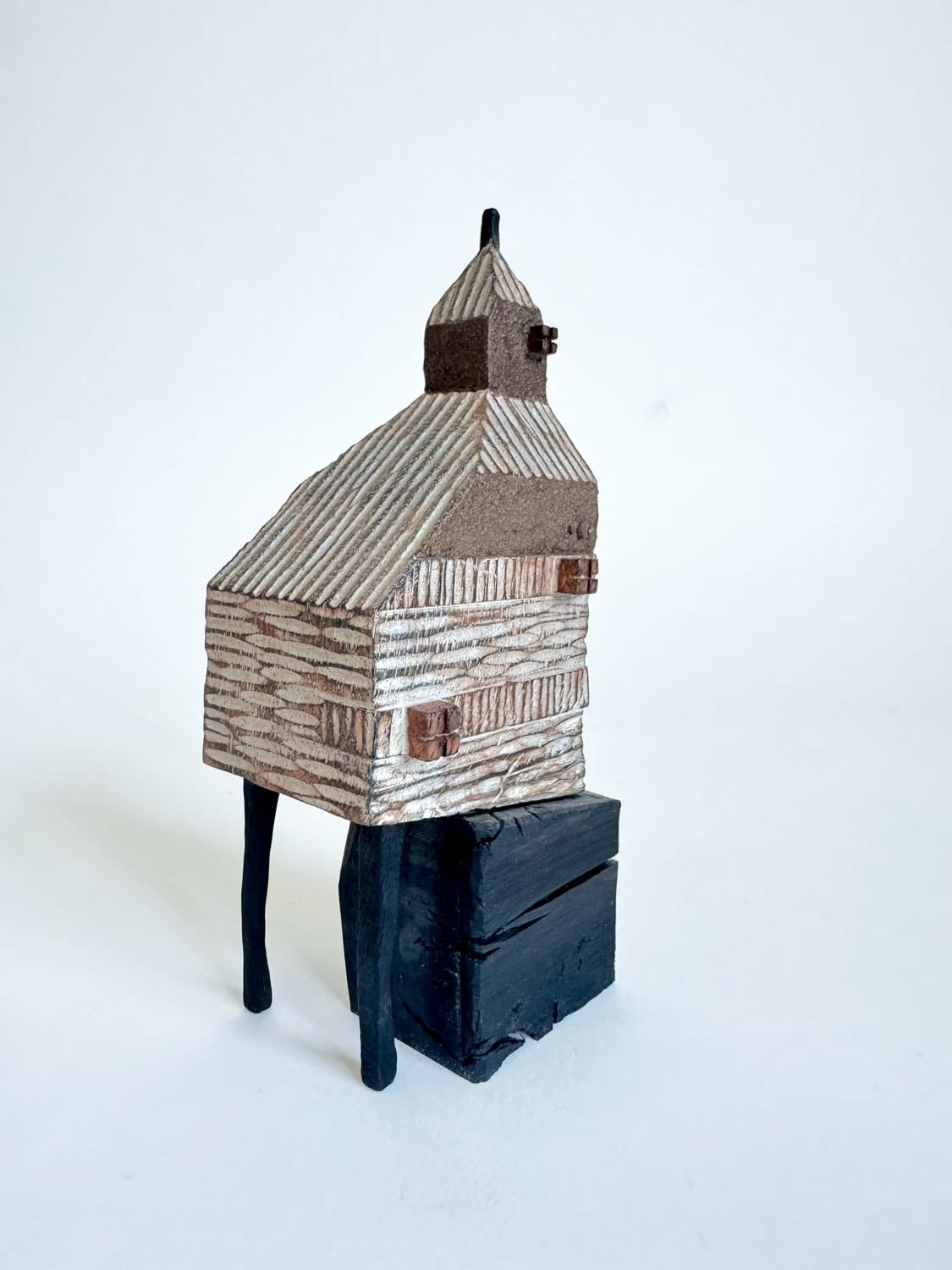 Yukihiro Akama, The House on Fossil Wood