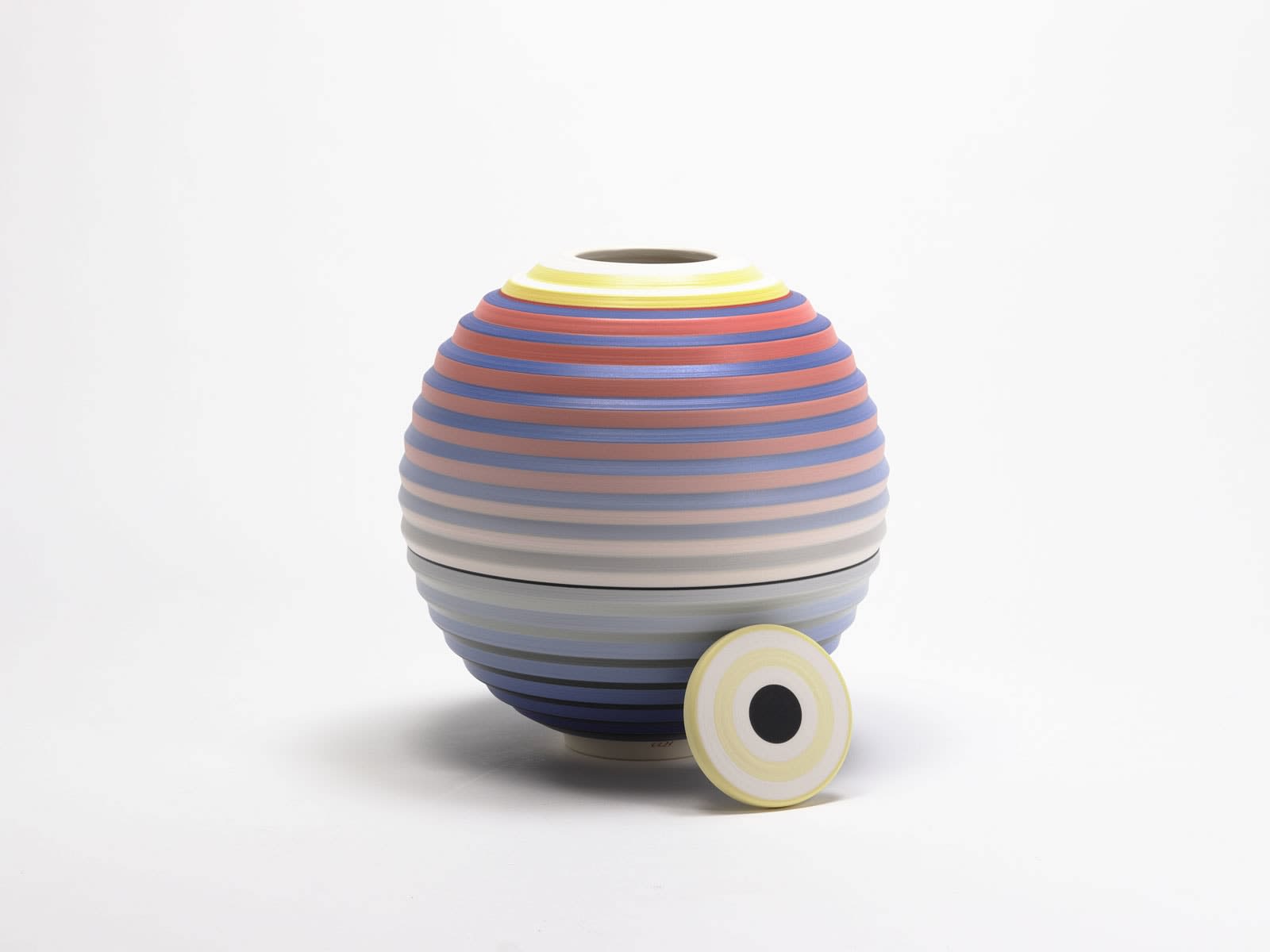 Jin Eui Kim, OPject - Spherical Form with Lid III, 2025