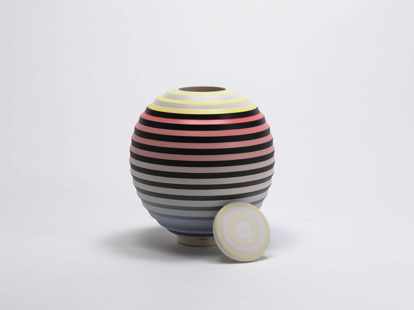 Jin Eui Kim, OPject - Spherical Form with Lid II, 2025