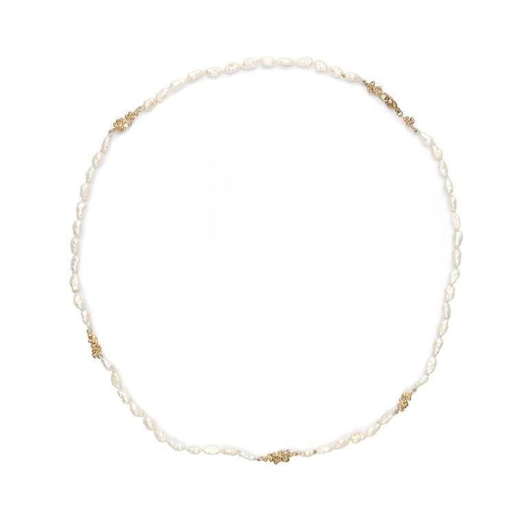 Ruth Tomlinson, Pearl Strand with White Diamond Clusters, 2025