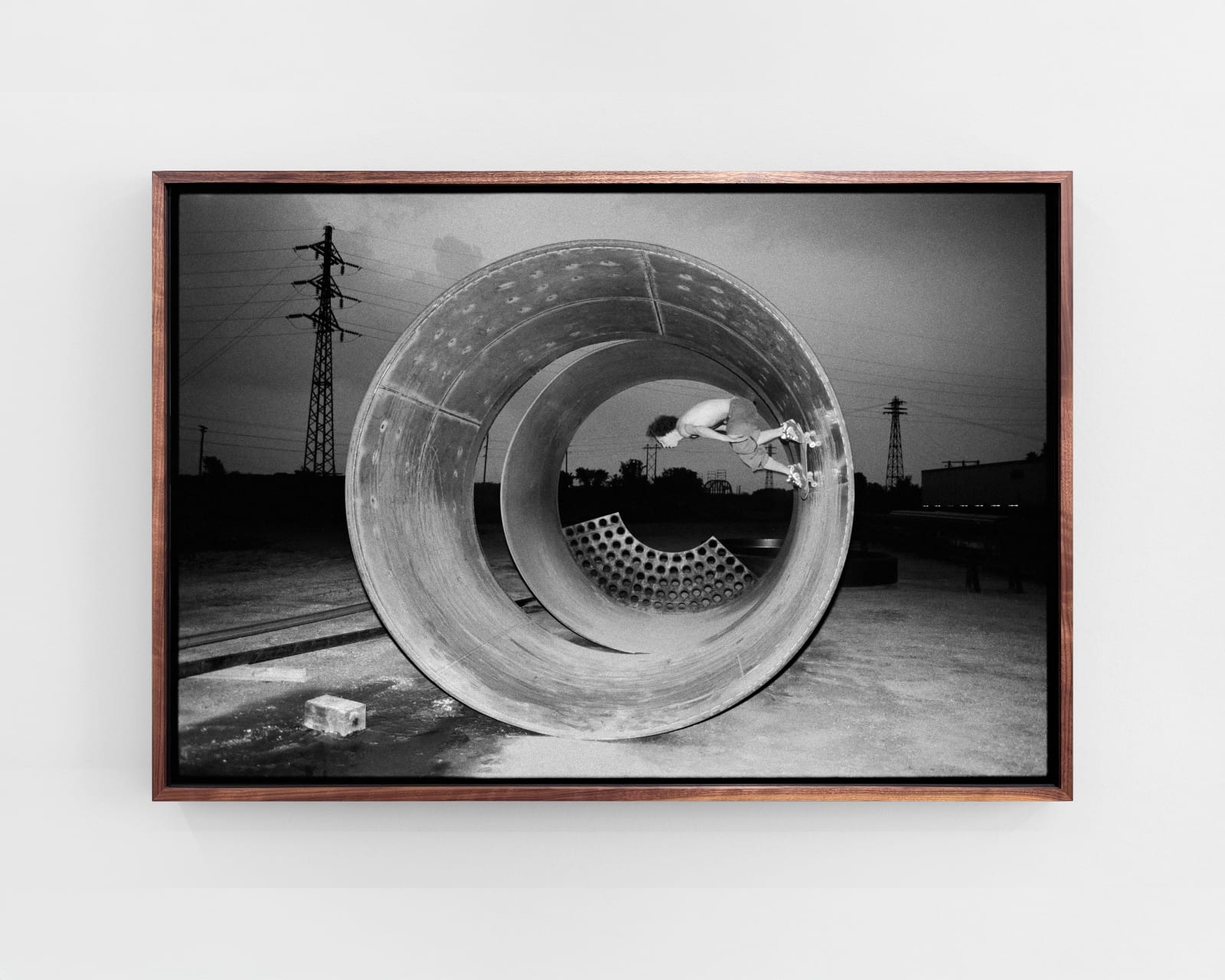 Ed Templeton, Mike Maldonado skates a full pipe, Davenport, Iowa, 1998