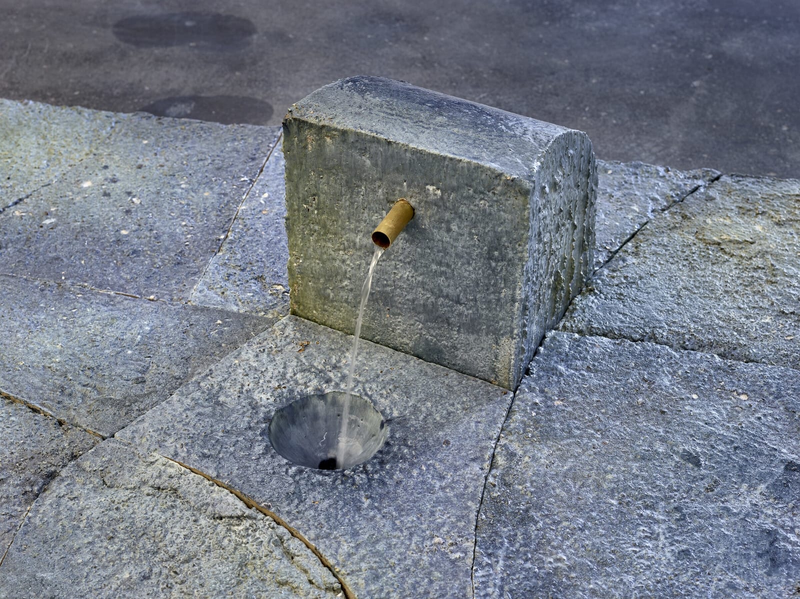 FOS, ayA”nIk (something separates) iconic, 2018