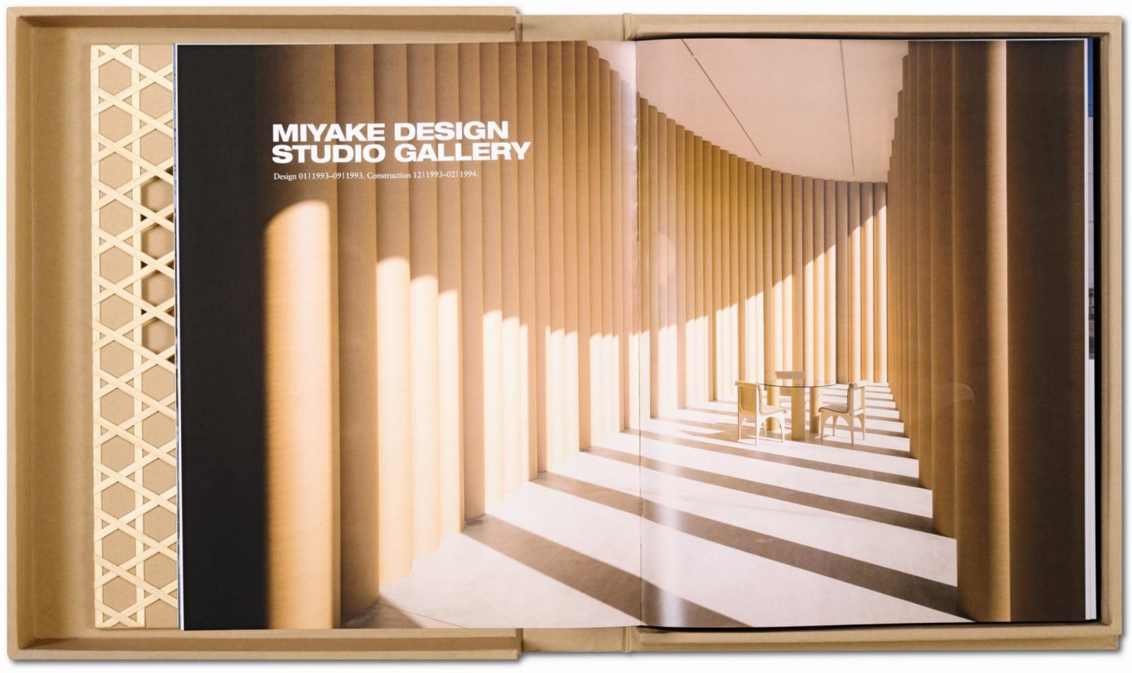 Shigeru Ban, Complete Works 1985-2010. Art Edition, 2010