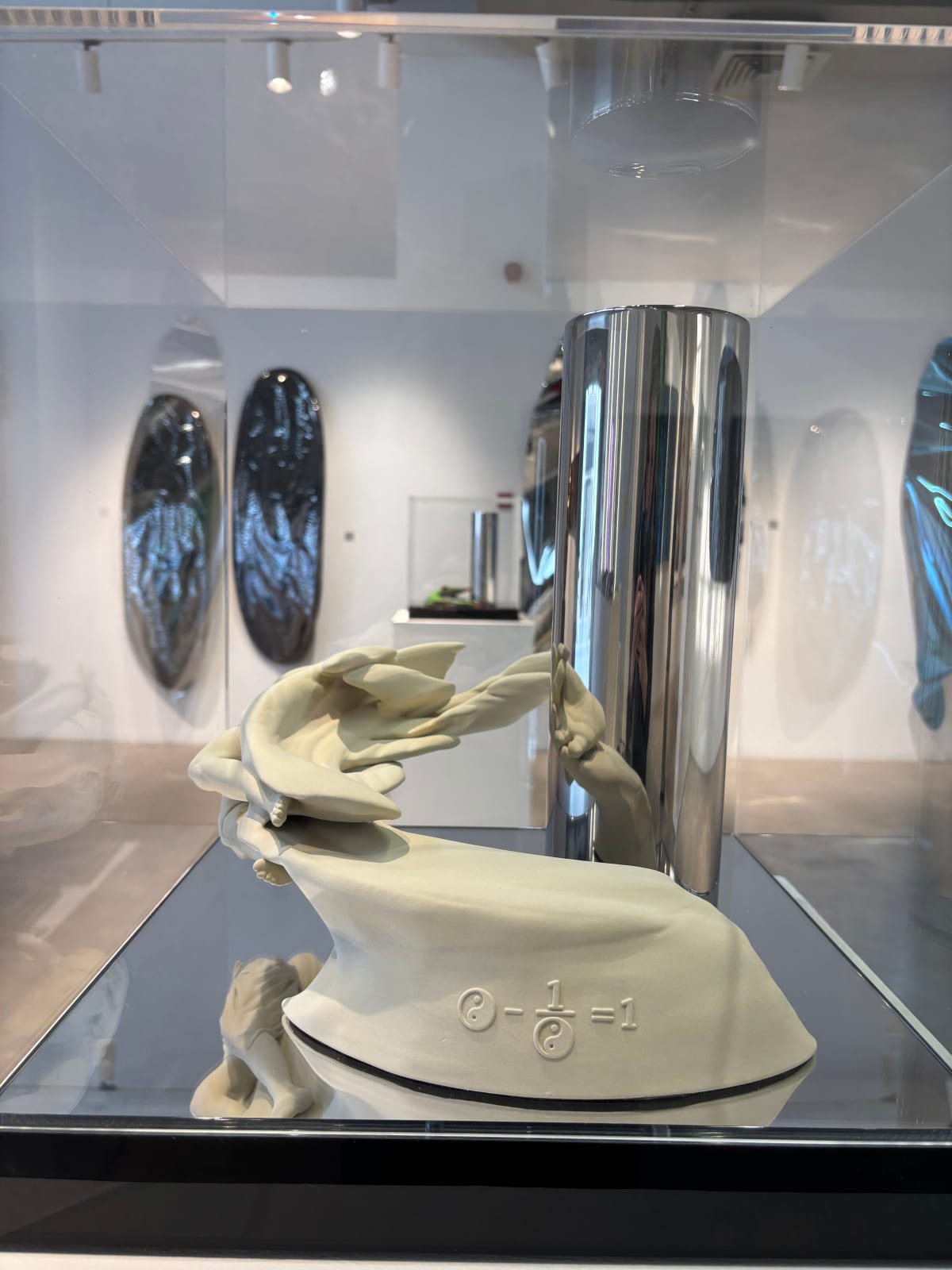 Jonty Hurwitz, Meditating Together (Yin Yang) White, 2023