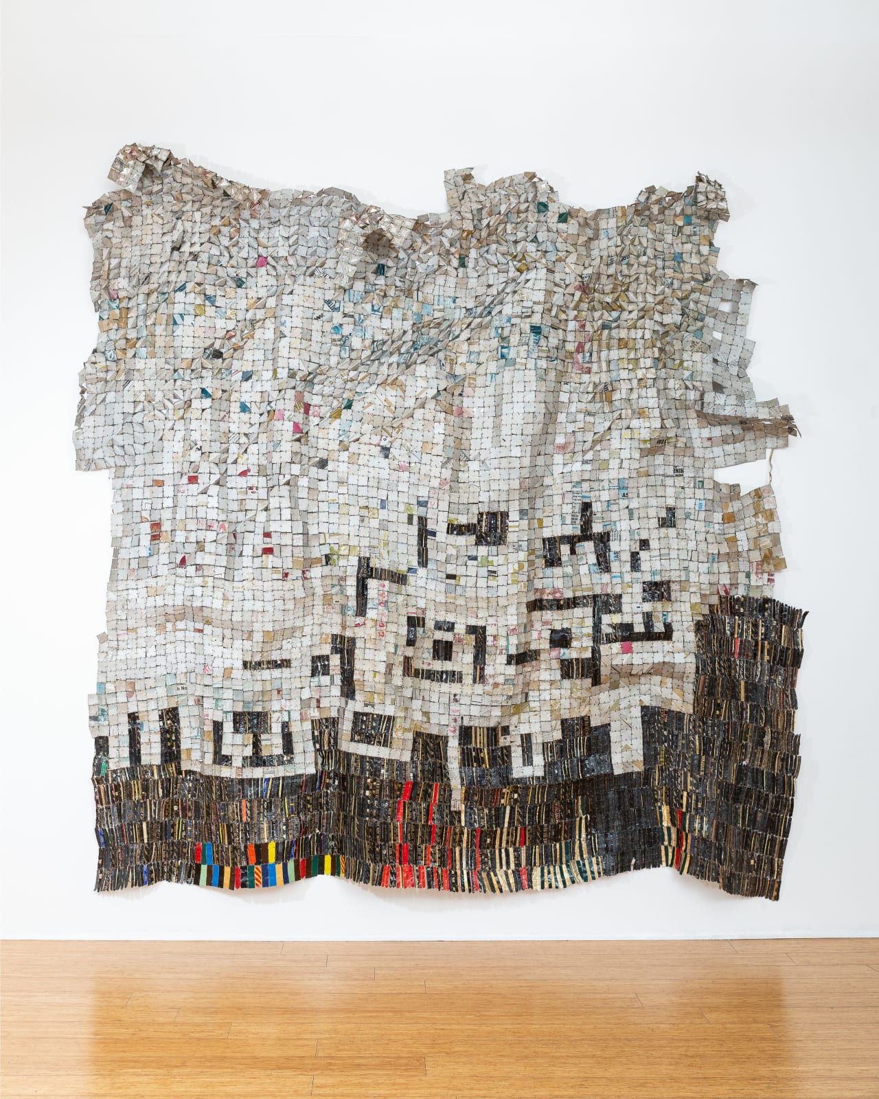 El Anatsui, Clouds gathering over the city, 2023