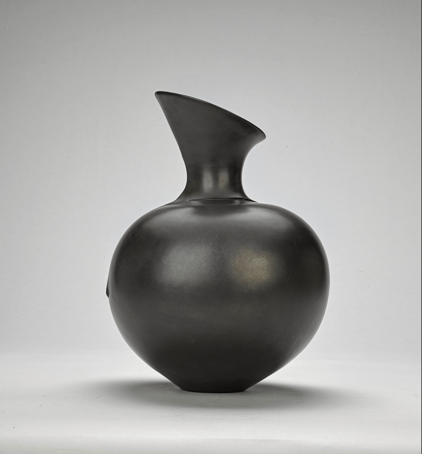 Magdalene Odundo, Untitled, 1984