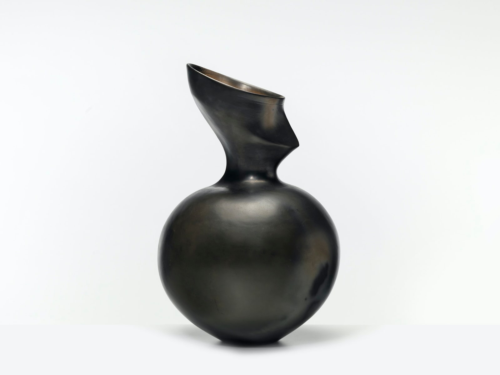 Magdalene Odundo, Untitled, 1984