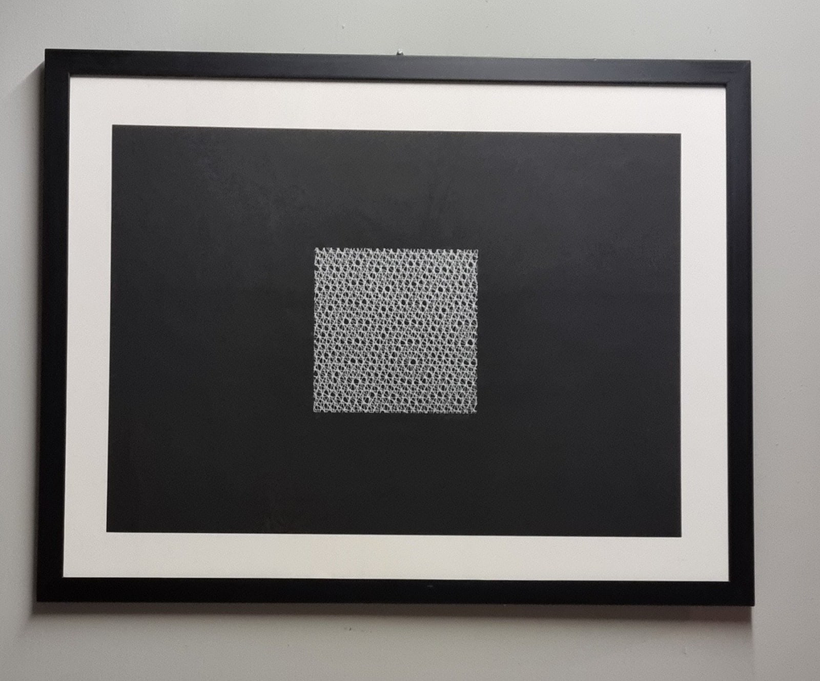 François MORELLET, 7 trames 0°, 20°, 40°, 60°, 80°, 100°, 120°, fines, blanches sur fond noir, 1976