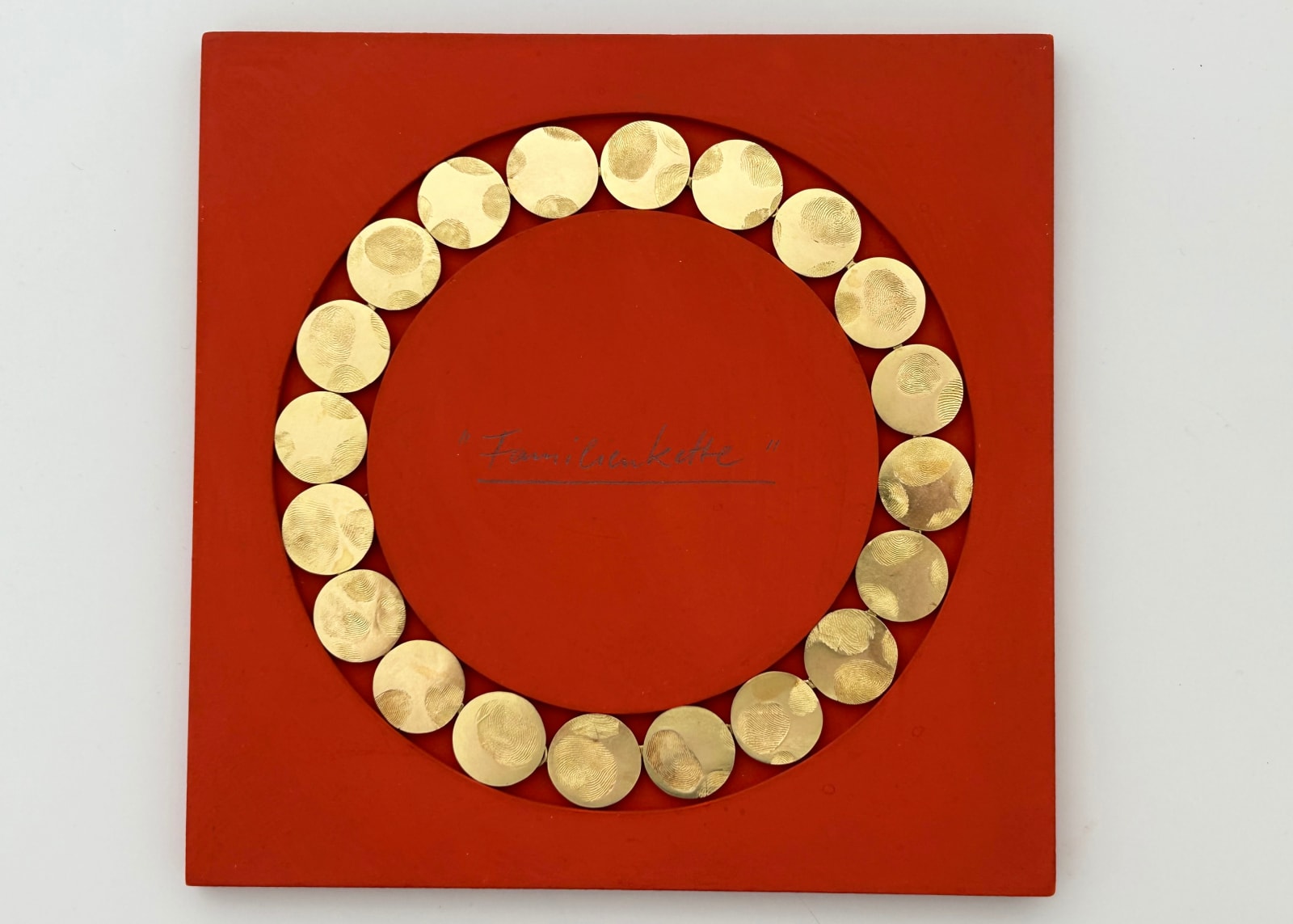 Gerd Rothmann, Familienkette (Family Necklace), 2018