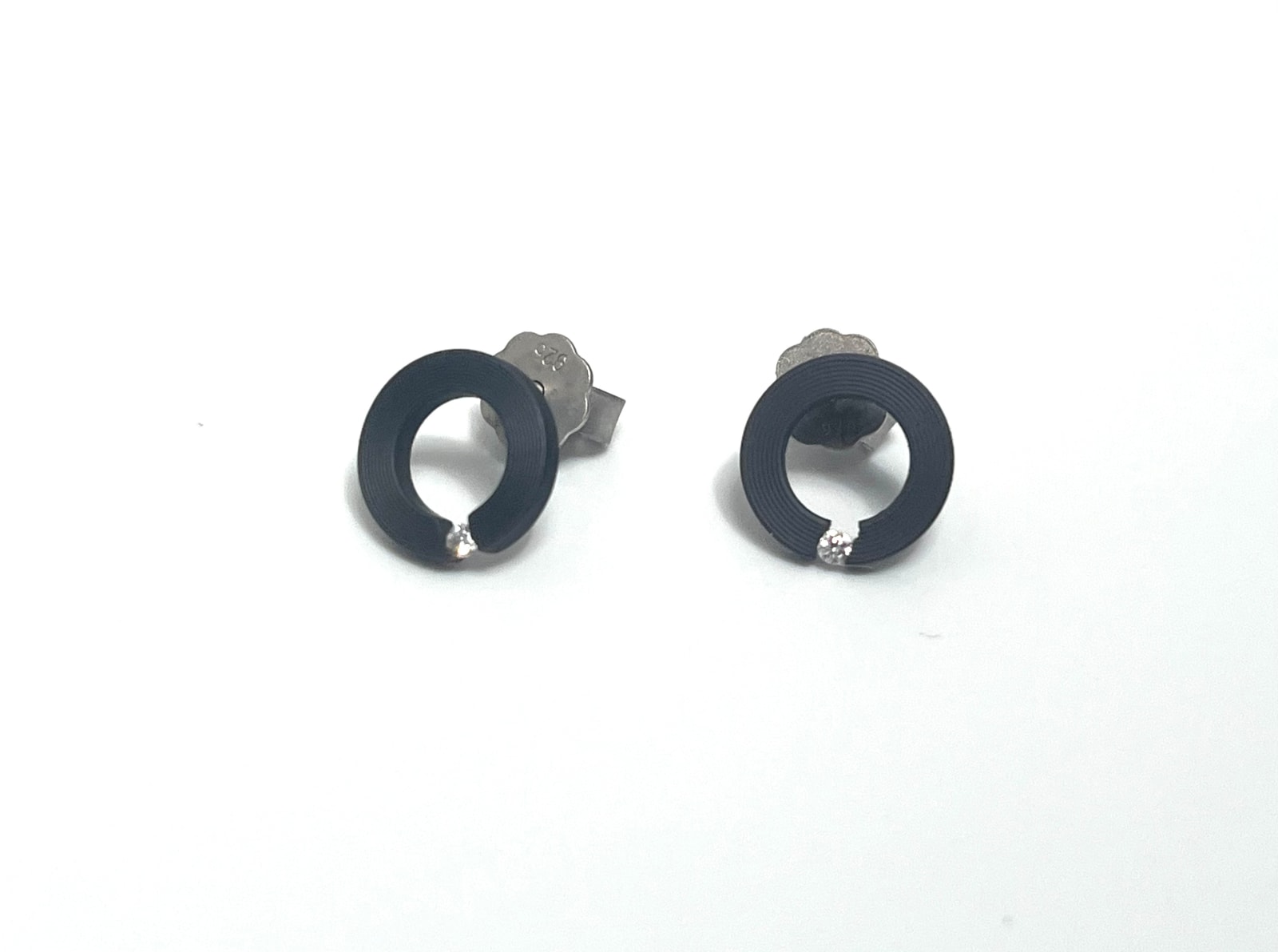 Patrick Malotki, crackle earrings