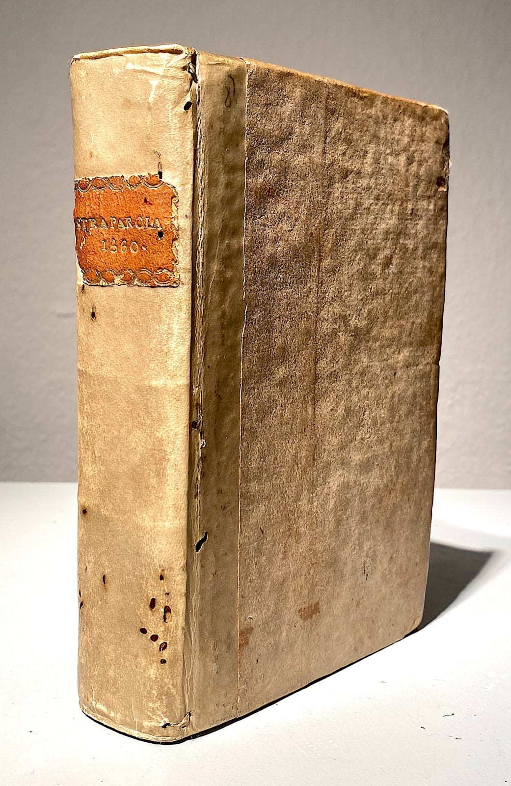 Straparola (Giovanni Francesco da Caravaggio), Le Notti. Nelle quali si contengono le Favole con i loro Enimmi da dieci donne e da duo giovani raccontate, corrette e di nuovo ristampate. Venezia, Francesco Lorenzini da Turino, 1560