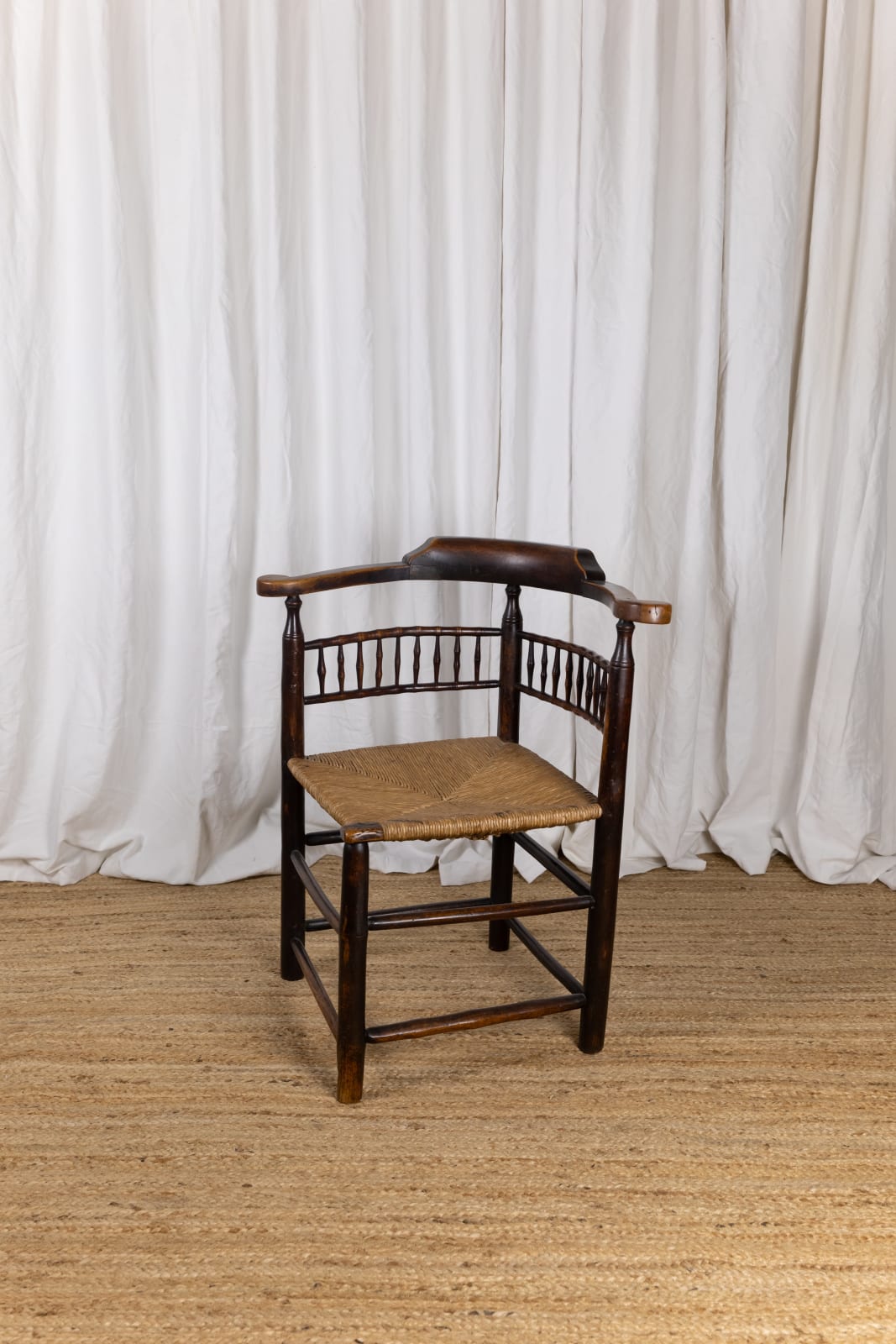 Early 19th Century English Elm Corner Chair