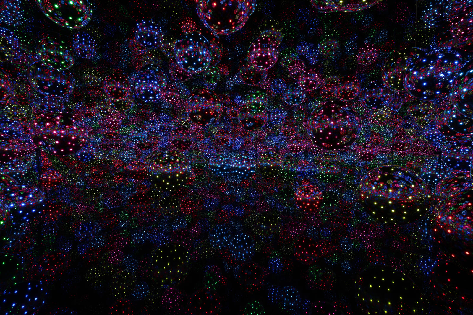 Yayoi Kusama, Infinity Mirrored Room - My Heart Is Filled to the Brim with Sparkling Light, 2024