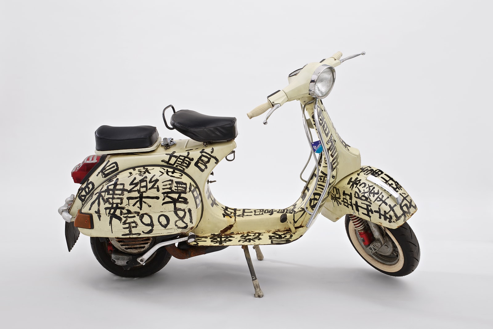 Tsang Tsou Choi (King of Kowloon), Calligraphy on Scooter, 2002