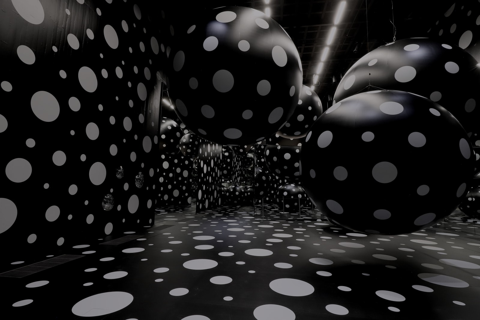 Yayoi Kusama, Dots Obsession - Aspiring to Heaven's Love, 2022