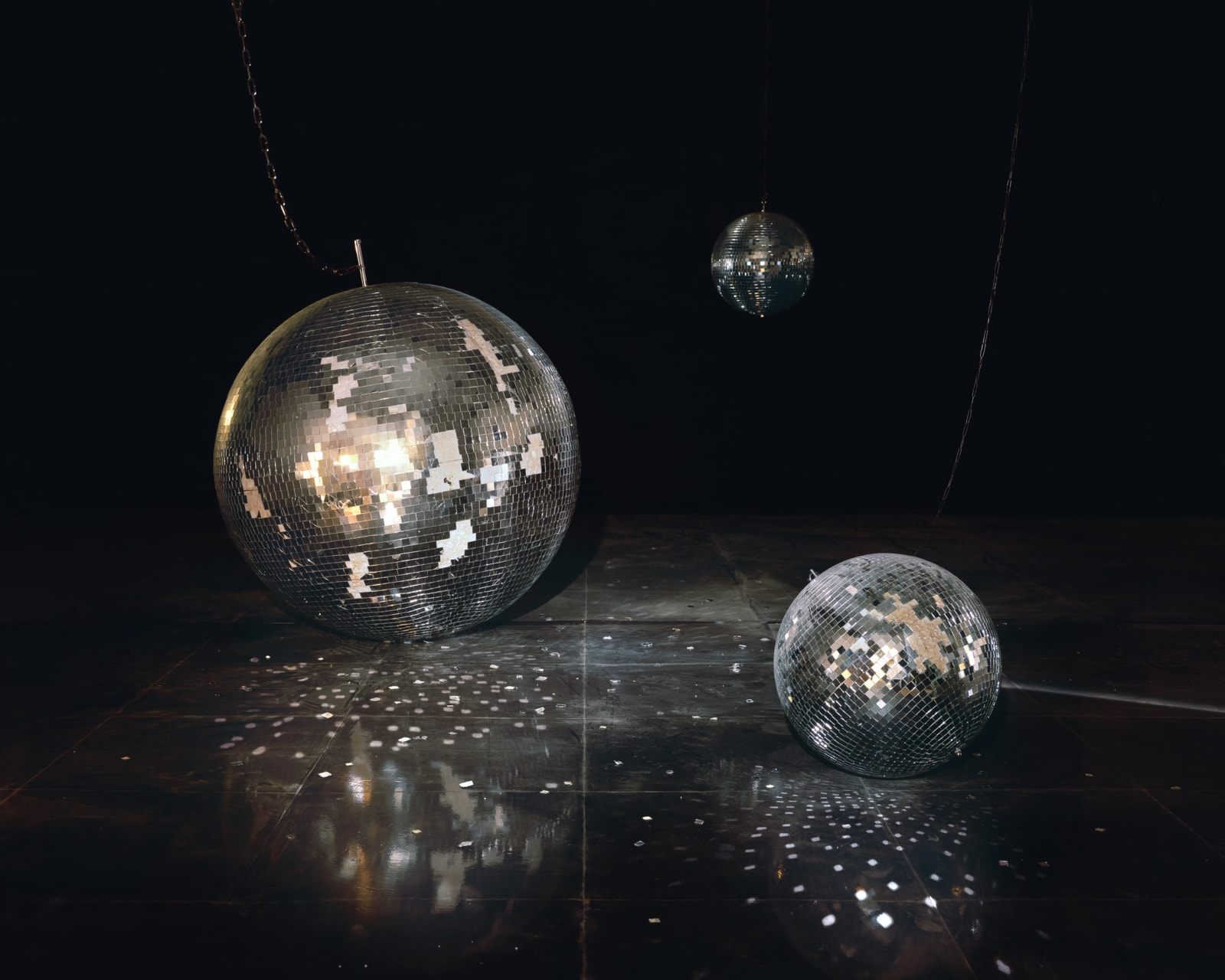 Chen Wei, Balls, 2013