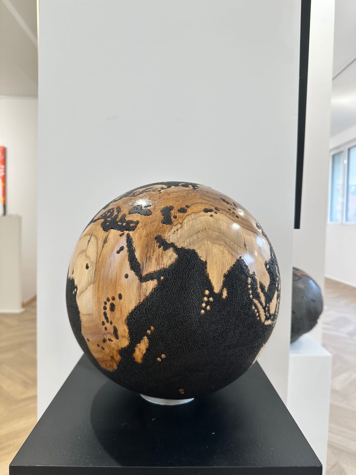Bruno Helgen, Globe