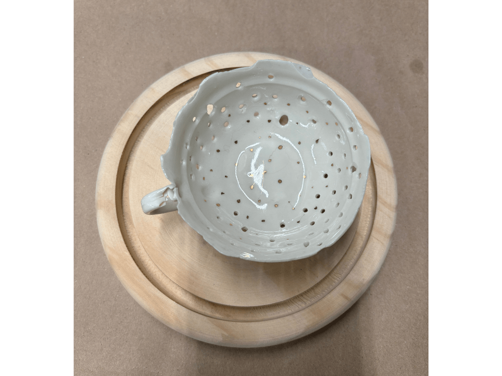 Mariana Tocornal, Quebrada blanca con plato (White crack with a plate), 2020