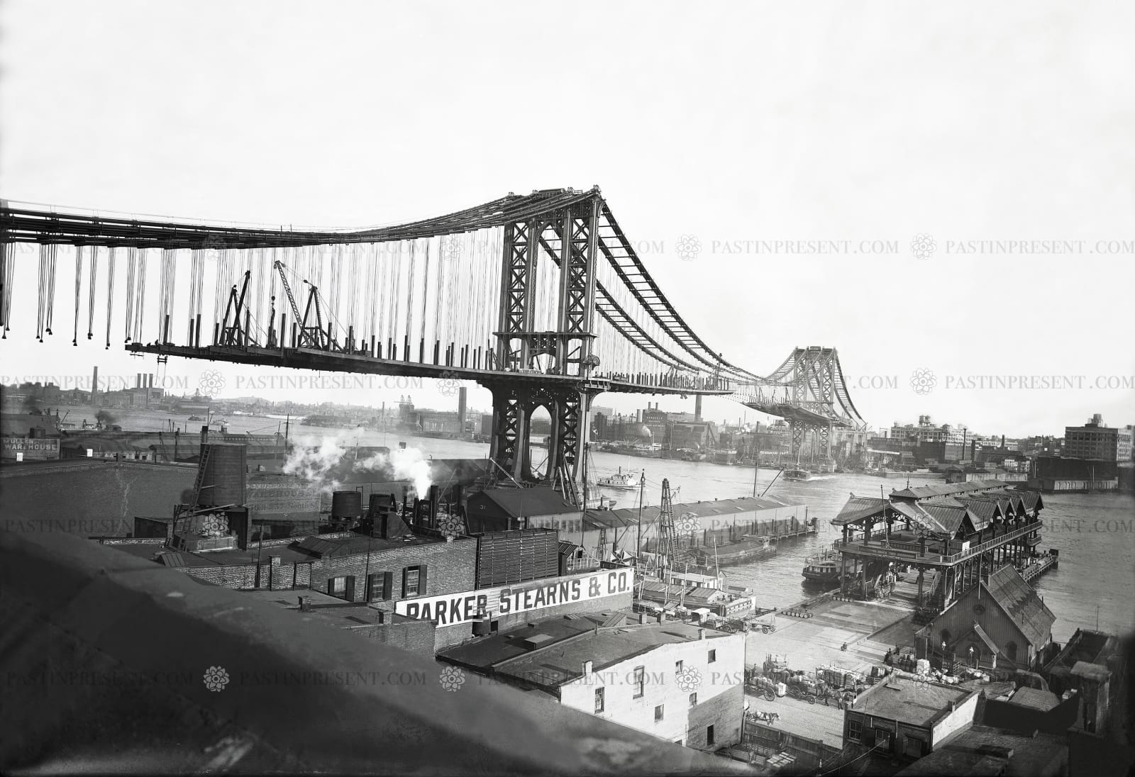 Building the suspended roadway of the Manhattan Bridge, 1909