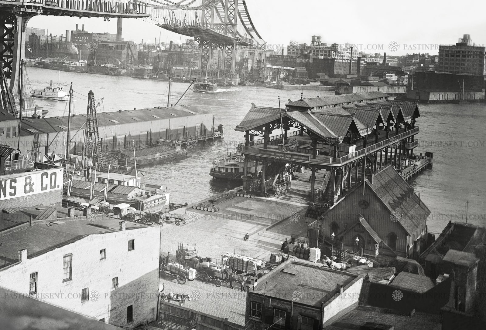 Building the suspended roadway of the Manhattan Bridge, 1909