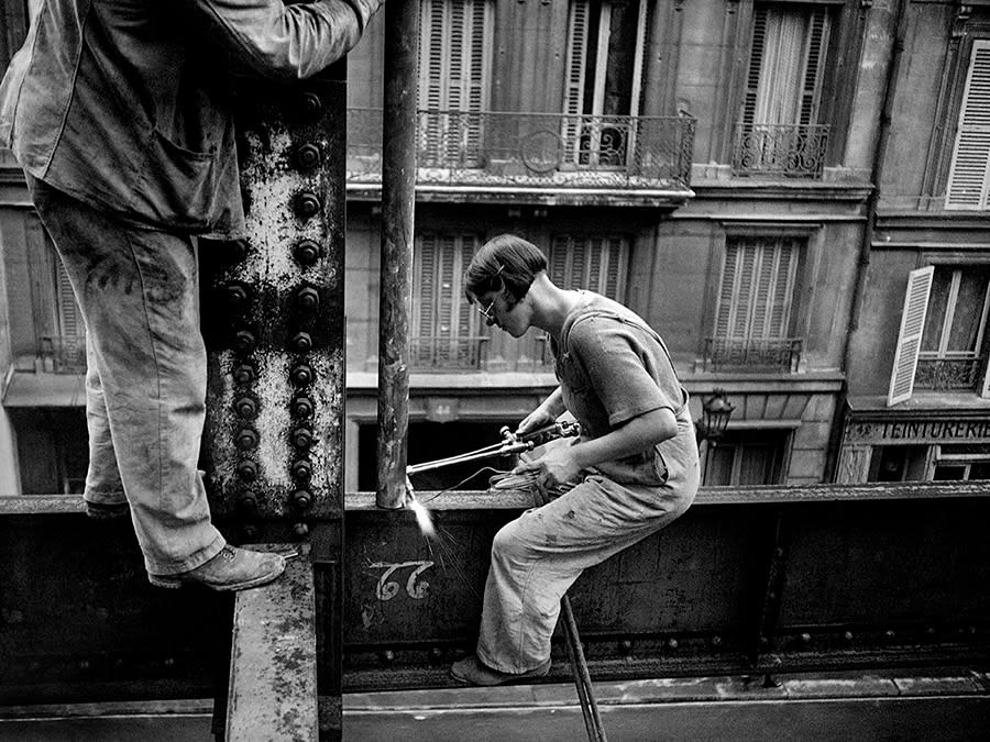 Albert Harlingue, Woman soldering with a blowtorch on a metal structure. Paris, Circa 1930