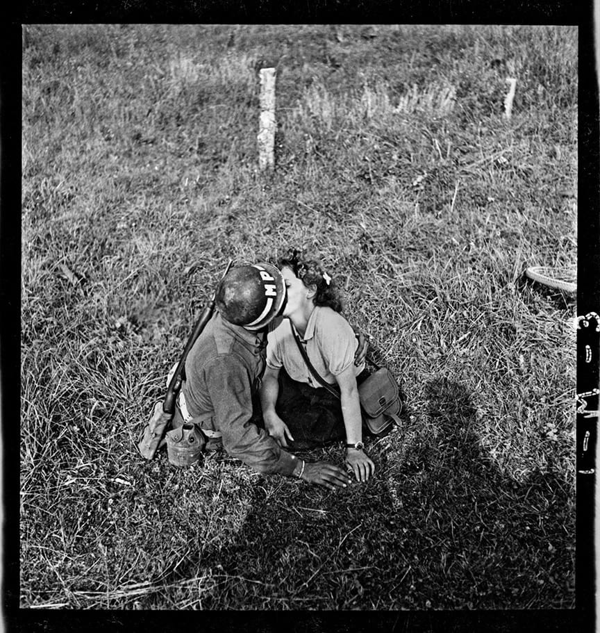 John G. Morris, #20 Dol-de-Bretagne, Ille-et-Vilaine, Brittany, August 7, 1944: a kiss