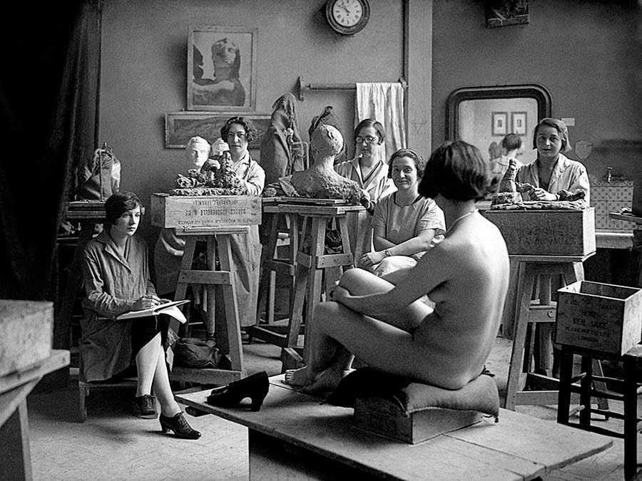 Albert Harlingue, Sculpture atelier for women Paris, 1920