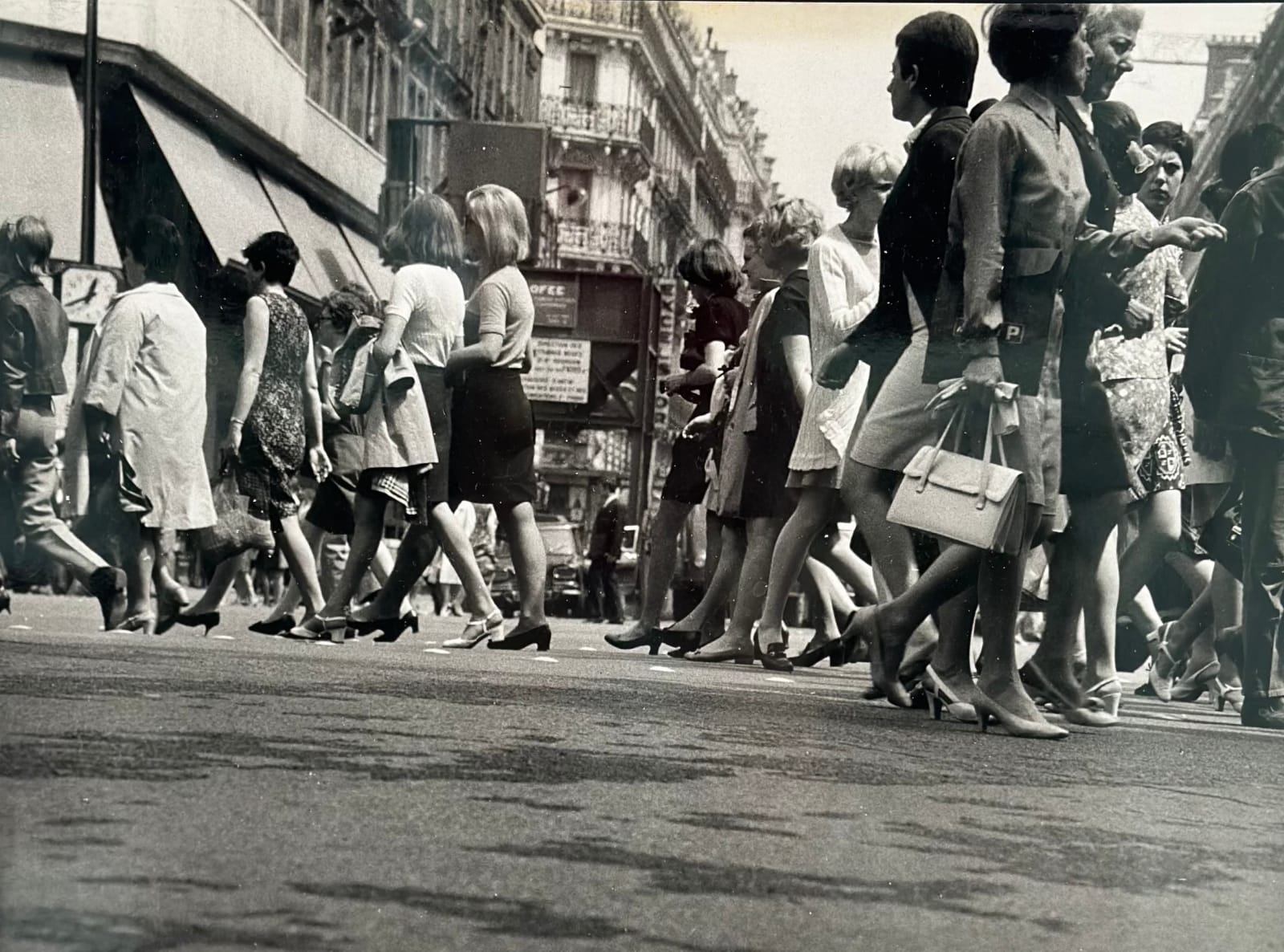 Robert Doisneau, Porcile Collection. Women on the street, 1970