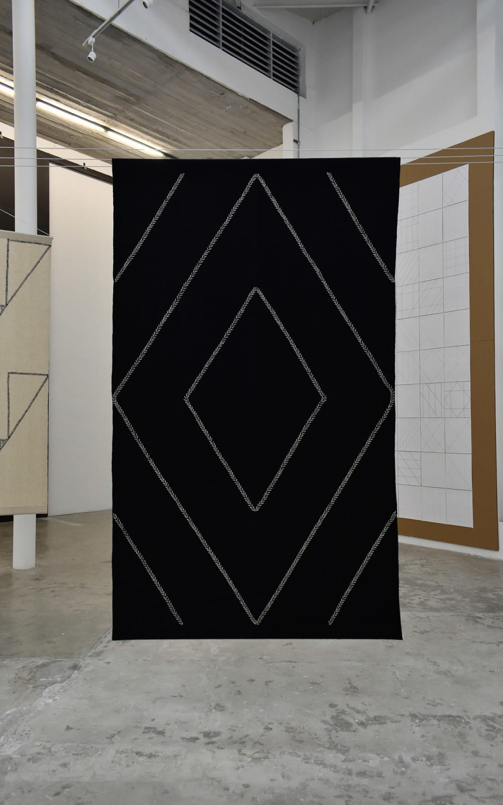 Felipe Mujica, Soltaré cien conejos y usted verá cómo le hace para juntrlos todos (Curtain 8), 2022