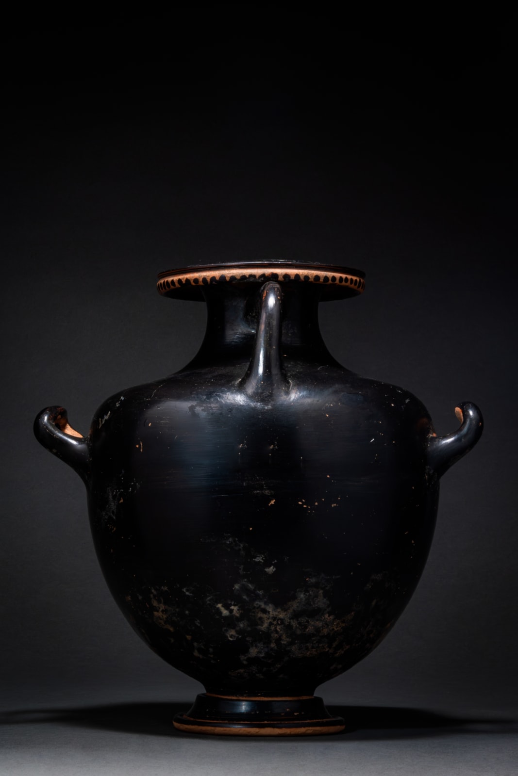 Providence Painter Circle, Attic Red Figure Hydria Depicting a Central Playing Dog, Circa 450-400BC