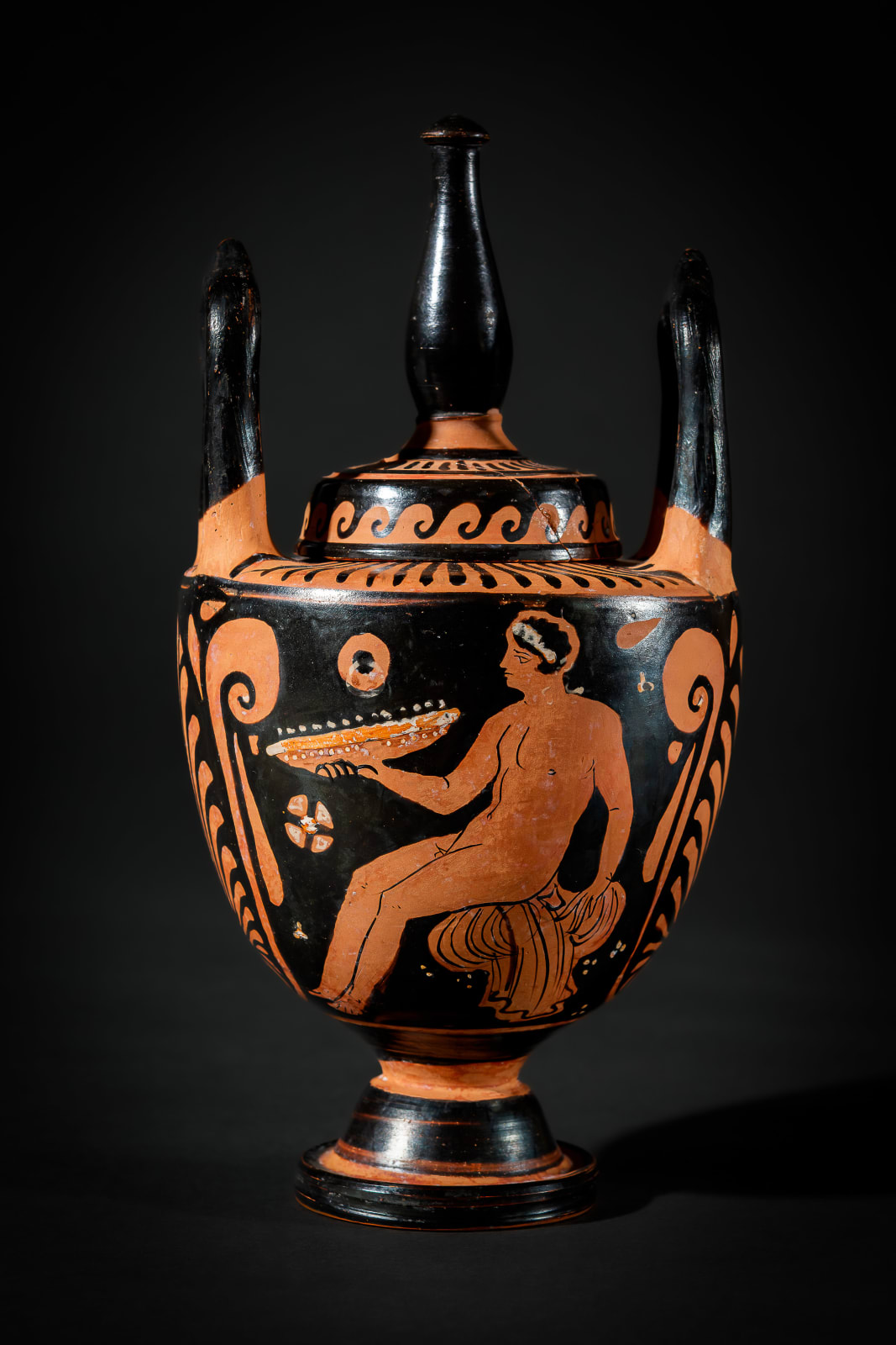 Apulian Red Figure Lebes Gamikos with Offering Scene, Ca. 330 - 300 BC