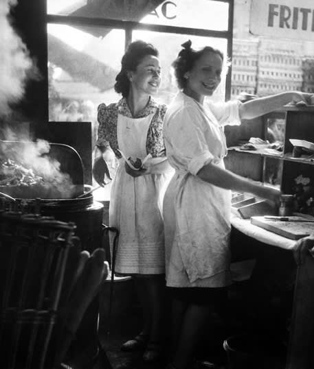 Willy Ronis, Rue Rambuteau, Paris, 1946