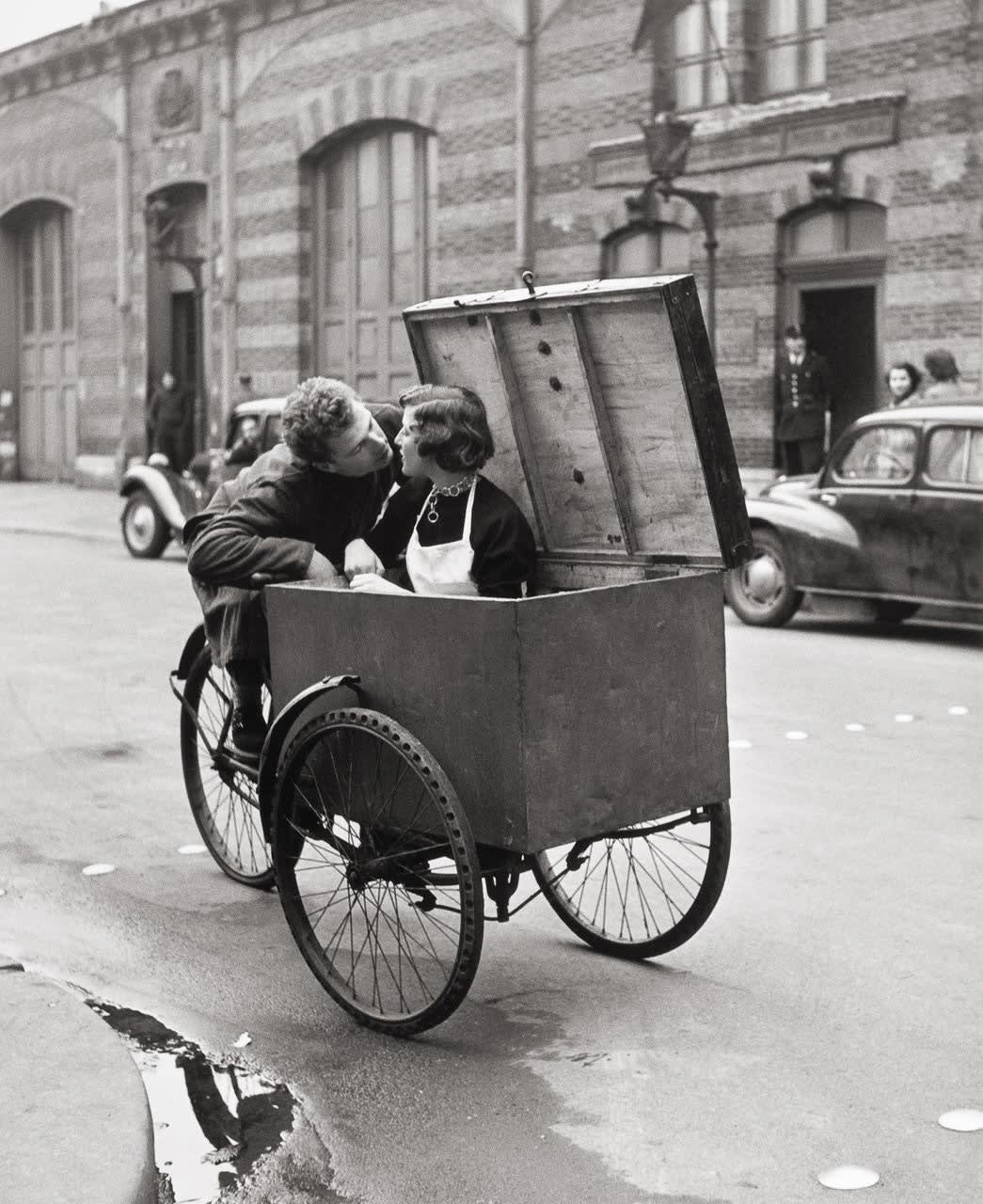 Robert Doisneau, Le Baiser Blotto, 1950/Printed Later