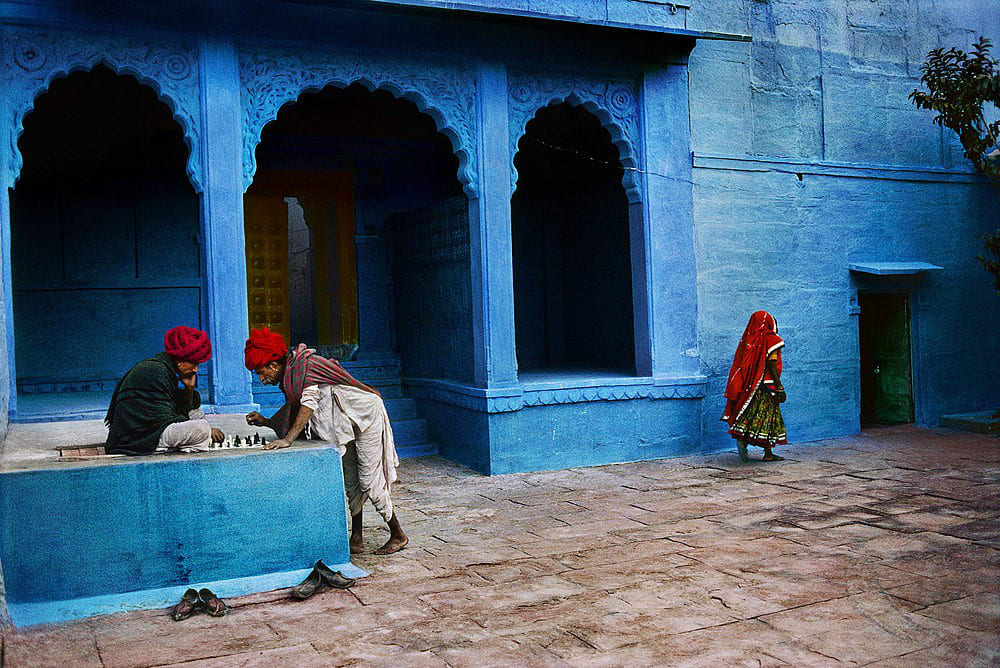 Steve McCurry, Men Playing Chess, India, 1996