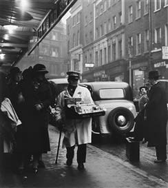 Wolfgang Suschitzky, London, Theatre Queve, 1934
