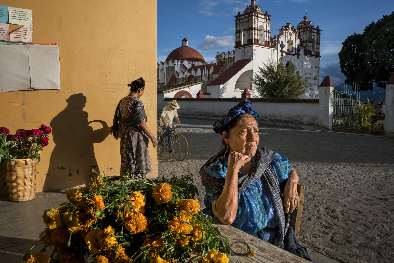 Steve McCurry, Flower Sellers in Oaxaca, 2018